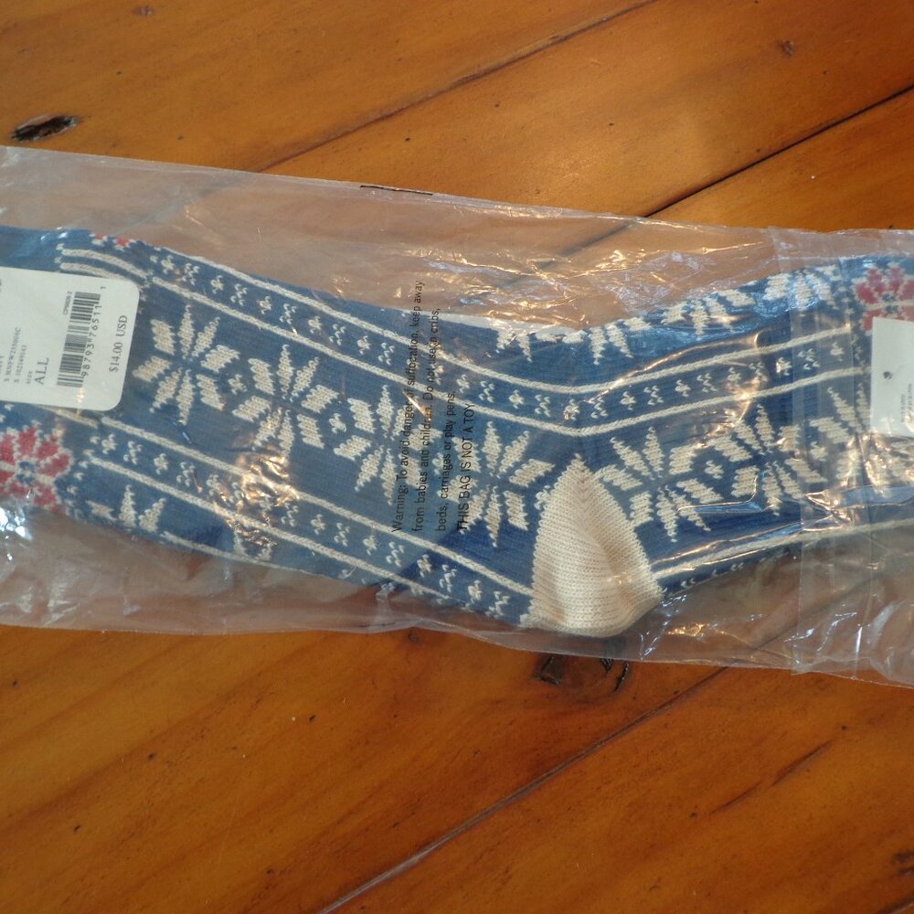 FIRM NWT FREE PEOPLE NEARLY NORDIC SOCKS O/S NAVY